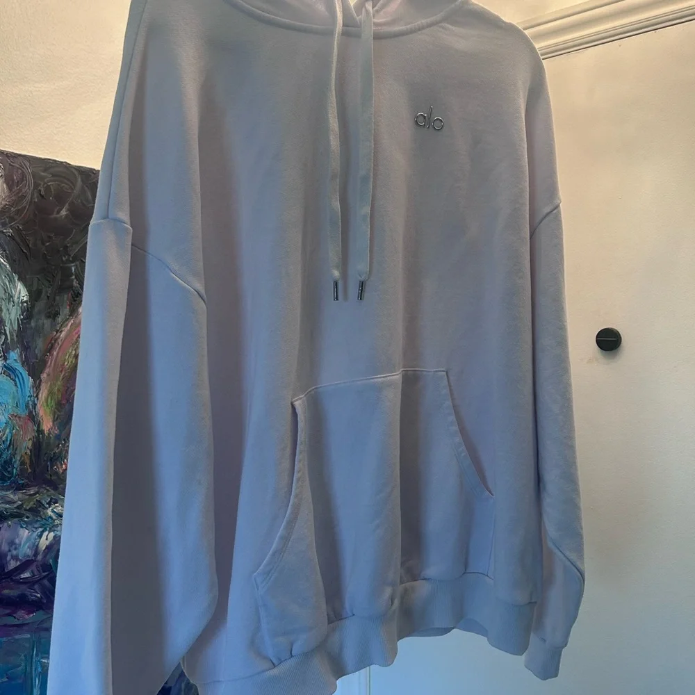 ALO Yoga white Hoodie with Embroidered Logo - Picture 7 of 13